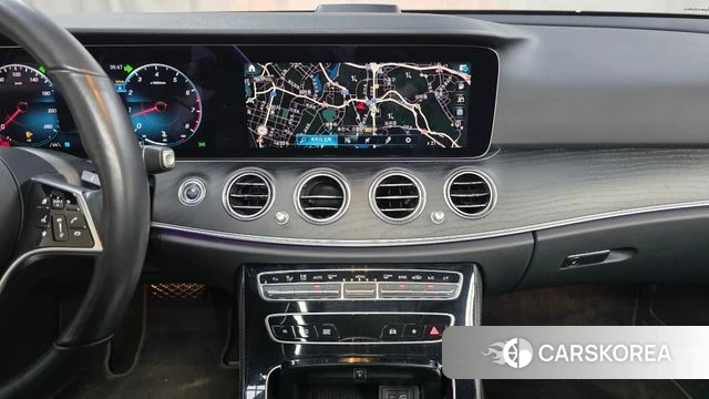 Mercedes-Benz E-Class W213 2022 Белый из Кореи, фото 3