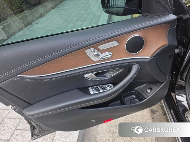 Mercedes-Benz E-Class W213 2020 Черный из Кореи, фото 3
