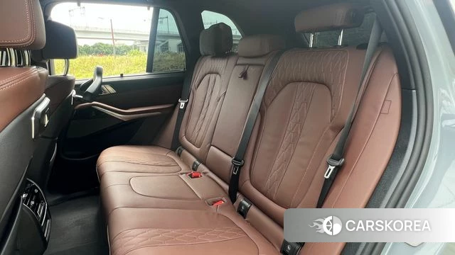 BMW X5 (G05) 2026 Светло-серебряный цвет из Кореи, фото 3