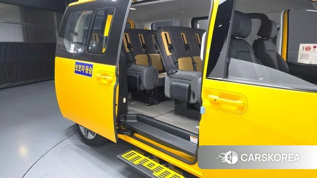 Hyundai Staria 2025 Желтый из Кореи, фото 3