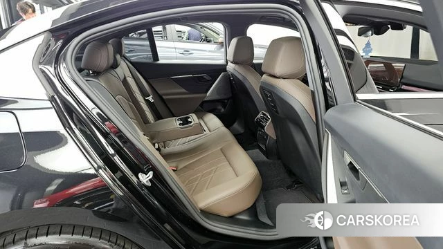 BMW 5 Series (G60) 2025 Черный из Кореи, фото 3