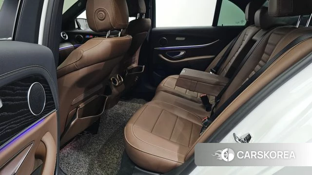 Mercedes-Benz E-Class W213 2022 Белый из Кореи, фото 3