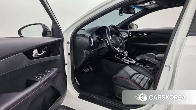 Kia The New K3 2nd generation 2021 Белый из Кореи, фото 3