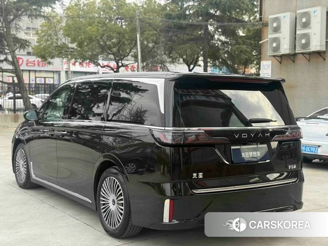 Lan Tu Dreamer PHEV 2024 Темно-серый из Китая, фото 3
