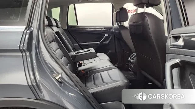 Volkswagen Tiguan second Generation 2021 Серый из Кореи, фото 3