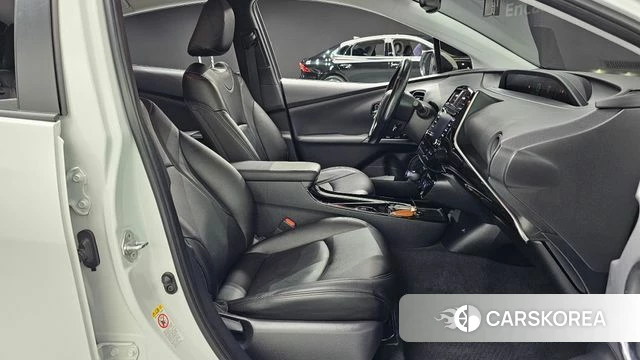 Toyota Prius 4th Generation 2022 Белый из Кореи, фото 3