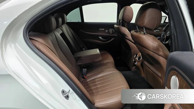 Mercedes-Benz E-Class W213 2022 Белый из Кореи, фото 3