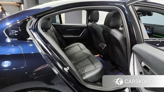 BMW 5 Series (G60) 2023 Синий из Кореи, фото 3