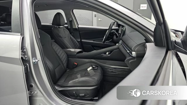 Hyundai The New Avante (CN7) 2025 Серебристо-серый из Кореи, фото 3