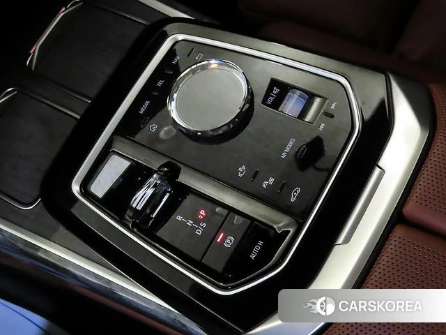 BMW 7 Series (G70) 2023 Черный из Кореи, фото 3