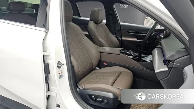 BMW 5 Series (G60) 2024 Белый из Кореи, фото 3