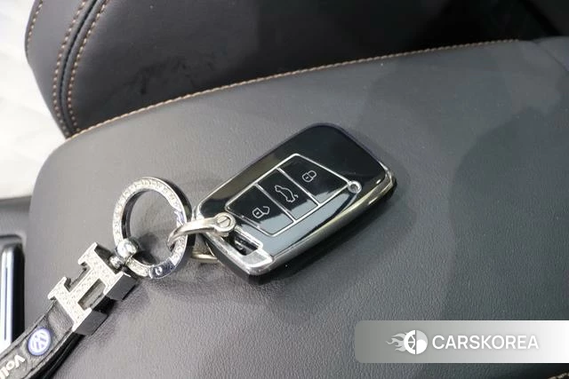 Volkswagen Magotan 2024 Черный из Китая, фото 3