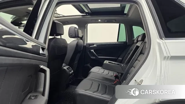 Volkswagen Tiguan second Generation 2024 Белый из Кореи, фото 3