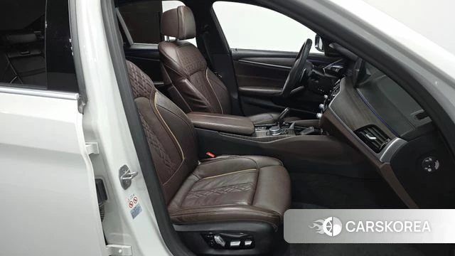 BMW 5 Series (G30) 2020 Белый из Кореи, фото 3