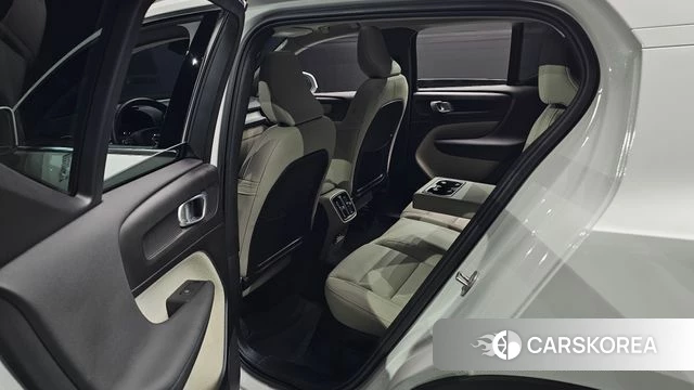 Volvo XC40 2025 Белый из Кореи, фото 3