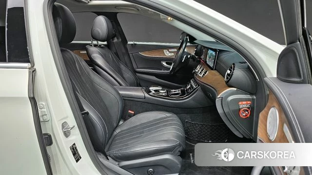 Mercedes-Benz E-Class W213 2018 Белый из Кореи, фото 3