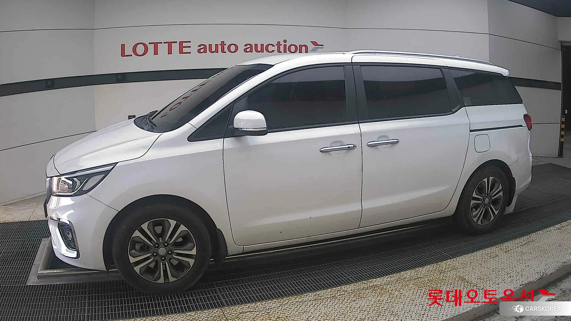 Kia Carnival 2020 Snow White Pearl (optional) из Кореи, фото 3