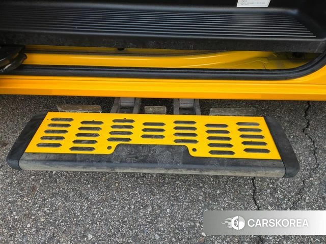 Hyundai Staria 2023 Желтый из Кореи, фото 3