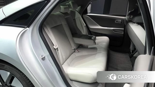 Hyundai Ionic 6 2023 Серебристо-серый из Кореи, фото 3