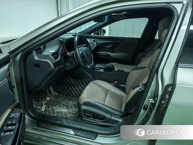 Lexus ES 2022 Серебристо-серый из Китая, фото 3