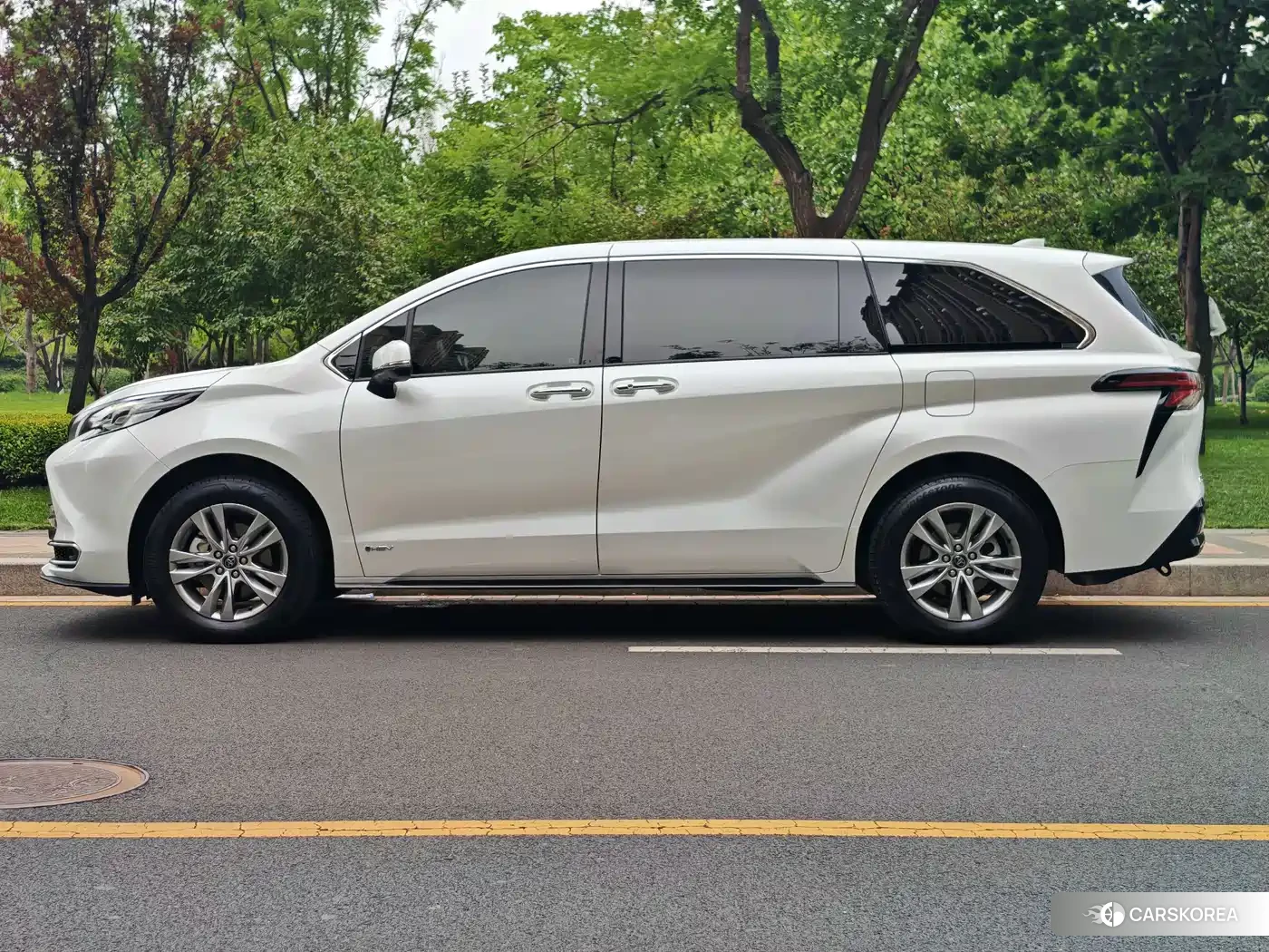 Toyota Sienna 2024 Белый из Китая, фото 3