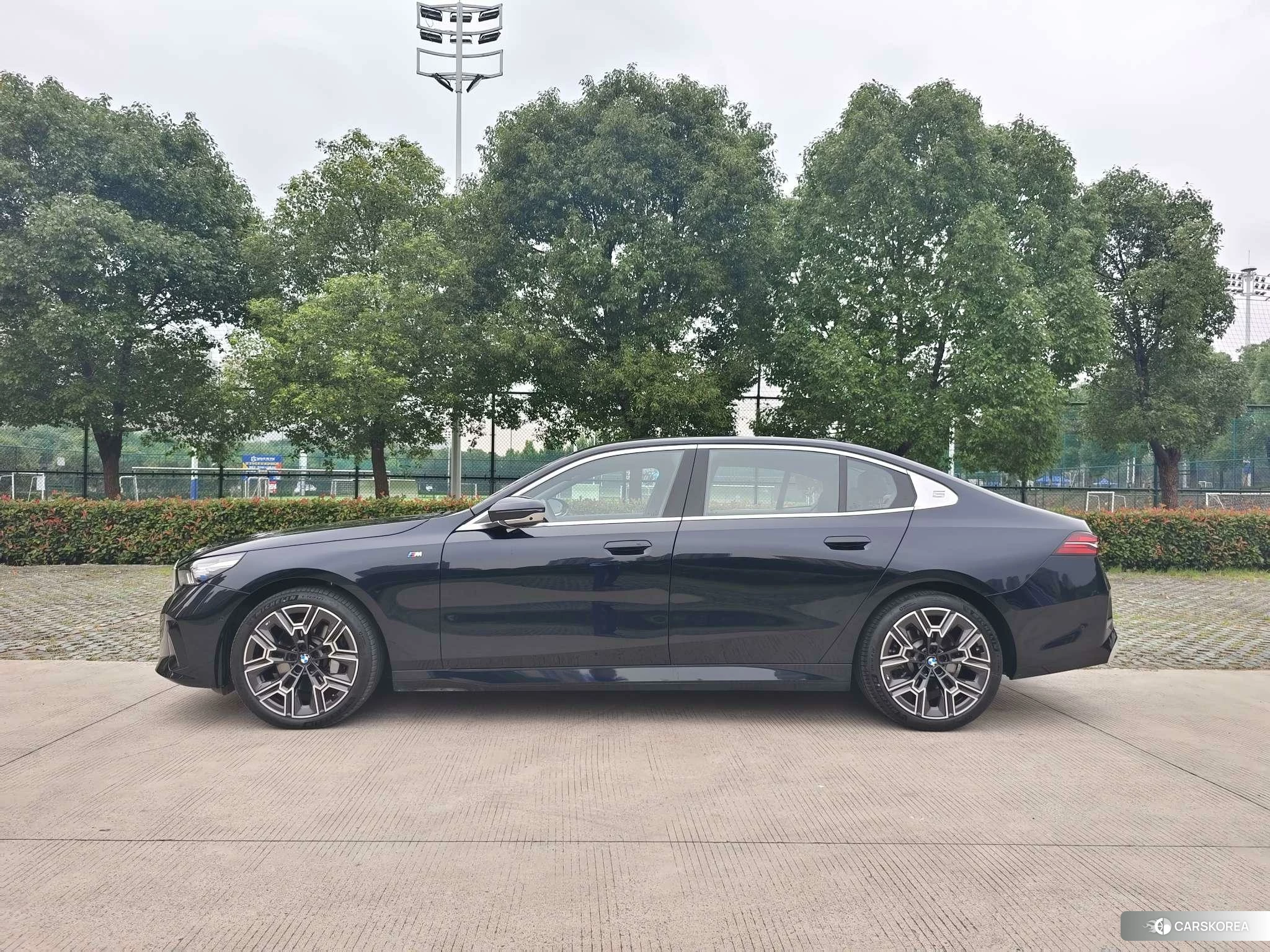 BMW 5 series 2024 Черный из Китая, фото 3