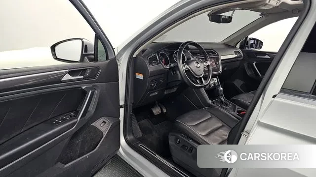 Volkswagen Tiguan second Generation 2020 Серебряный из Кореи, фото 3
