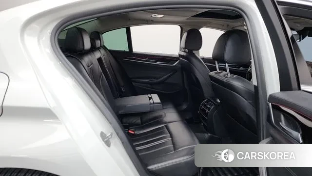 BMW 5 Series (G30) 2018 Белый из Кореи, фото 3