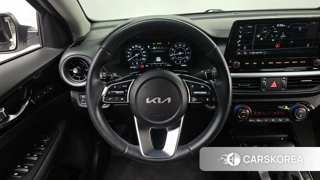 Kia The New K3 2nd generation 2022 Белый из Кореи, фото 3