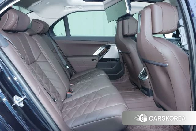 BMW 7 series 2023 Черный из Китая, фото 3