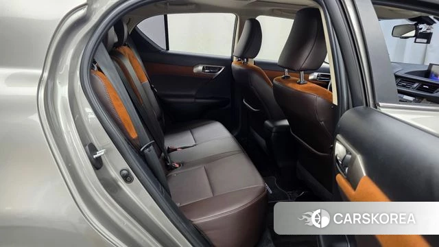 Lexus CT200h 2018 Серебряный из Кореи, фото 3