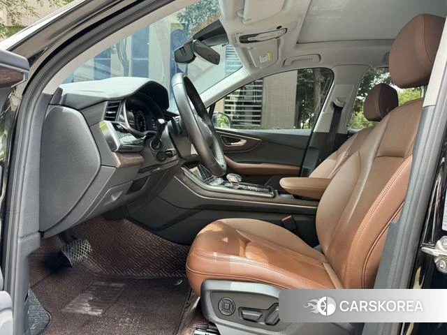 Audi Q7 2021 Черный из Китая, фото 3
