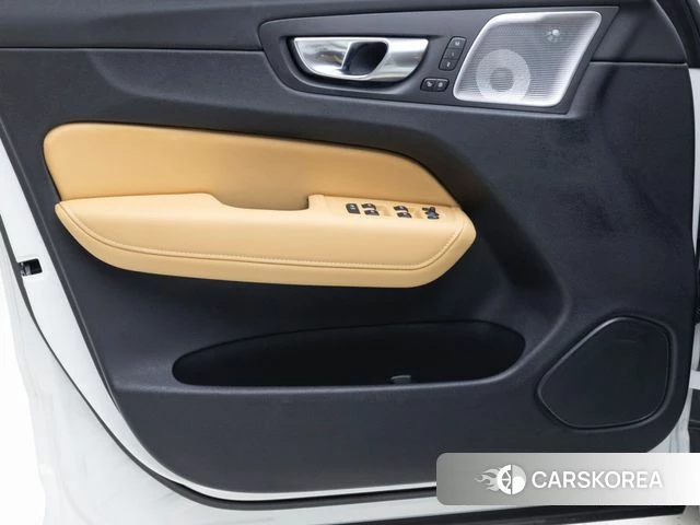 Volvo XC60 second Generation 2025 Белый из Кореи, фото 3