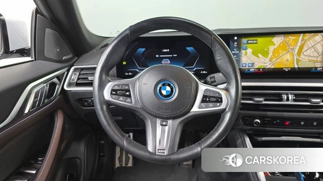 BMW i4 2022 Светло-серебряный цвет из Кореи, фото 3