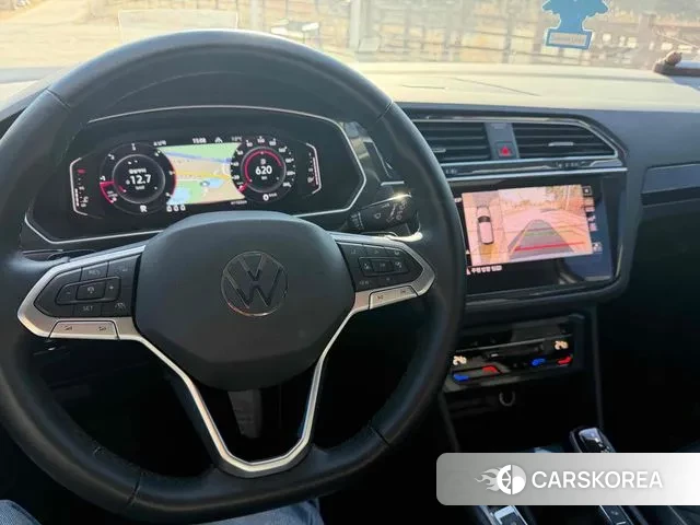 Volkswagen Tiguan second Generation 2023 Светло-серебряный цвет из Кореи, фото 3