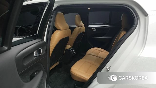 Volvo XC40 2021 Белый из Кореи, фото 3