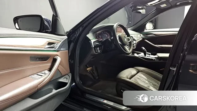 BMW 5 Series (G30) 2019 Черный из Кореи, фото 3