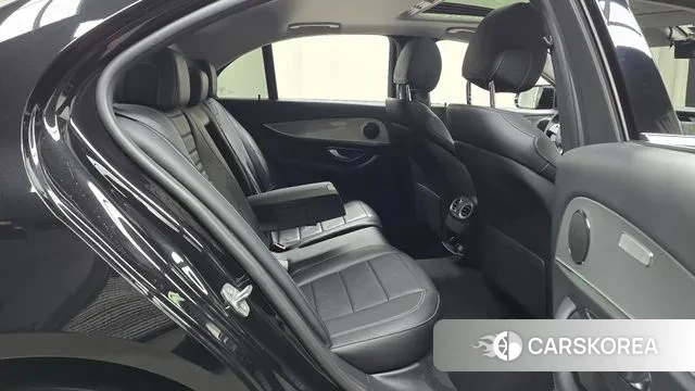 Mercedes-Benz E-Class W213 2018 Черный из Кореи, фото 3