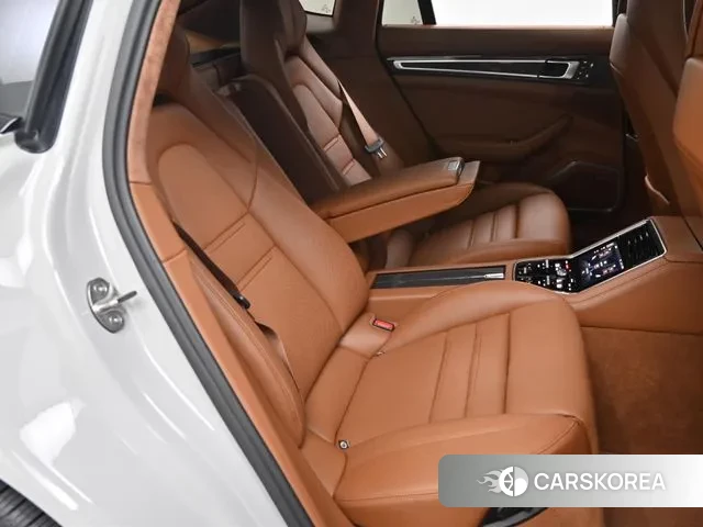 Porsche Panamera (971) 2023 Жемчужный цвет из Кореи, фото 3