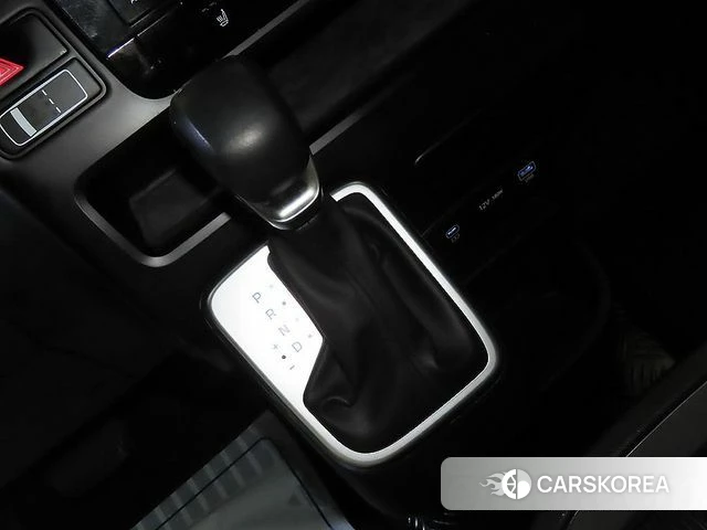 Hyundai Staria 2024 Белый из Кореи, фото 3