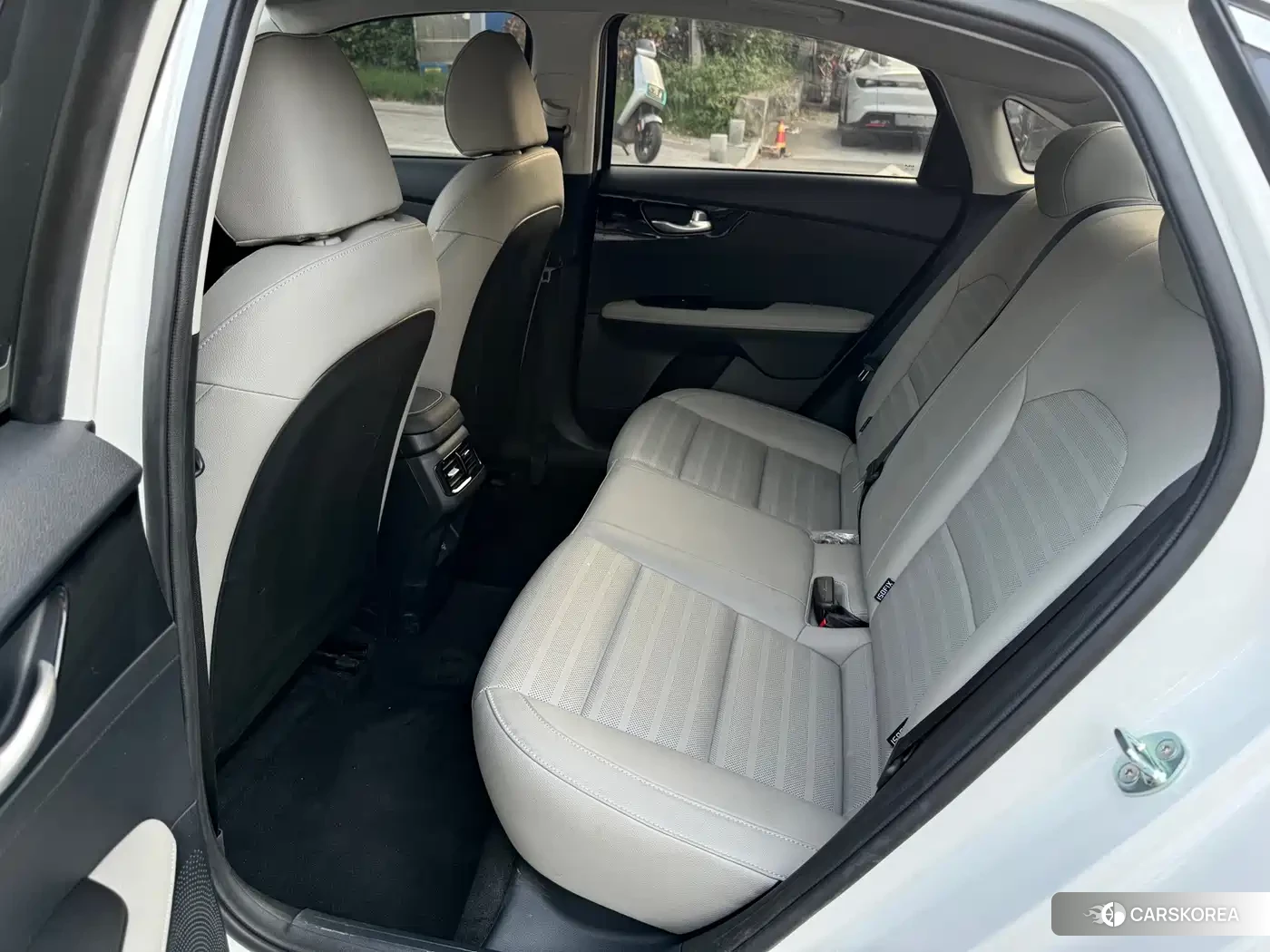 Kia K3 2024 Белый из Китая, фото 3