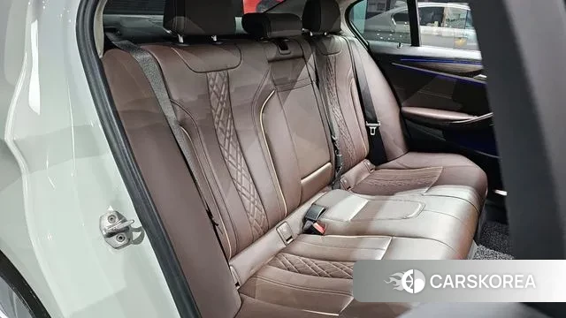 BMW 5 Series (G30) 2019 Белый из Кореи, фото 3