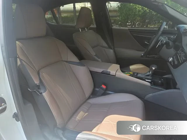 Lexus ES300h 7th generation 2023 Белый из Кореи, фото 3