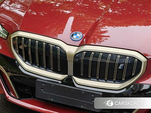 BMW i5 2024 Красный из Китая, фото 3