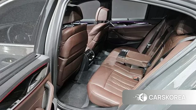 BMW 5 Series (G30) 2022 Серебристо-серый из Кореи, фото 3