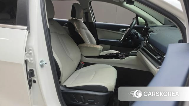 Kia Sportage 5th Generation Hybrid 2023 Белый из Кореи, фото 3