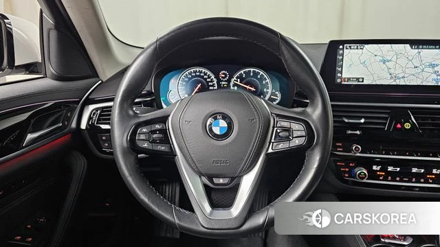 BMW 5 Series (G30) 2018 Белый из Кореи, фото 3