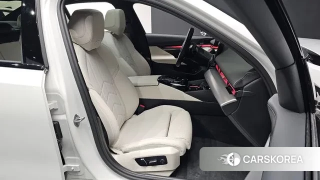 BMW 5 Series (G60) 2024 Белый из Кореи, фото 3