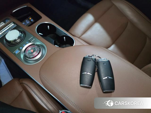Genesis GV70 2022 Белый из Кореи, фото 3