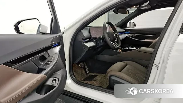 BMW 5 Series (G60) 2024 Белый из Кореи, фото 3